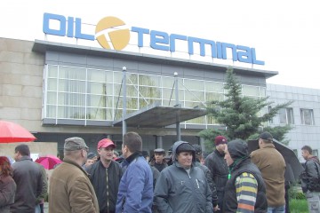 Sindicatul Oil Terminal recunoaşte în instanţă că a greşit în cererea privind acordarea primei de Paşte